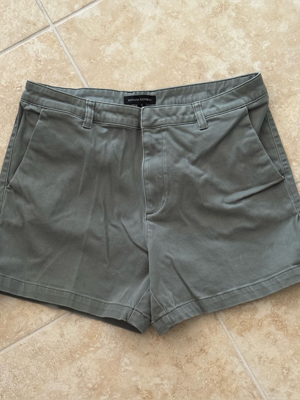 Banana Republic Women’s Khaki Green Casual Shorts Size 12